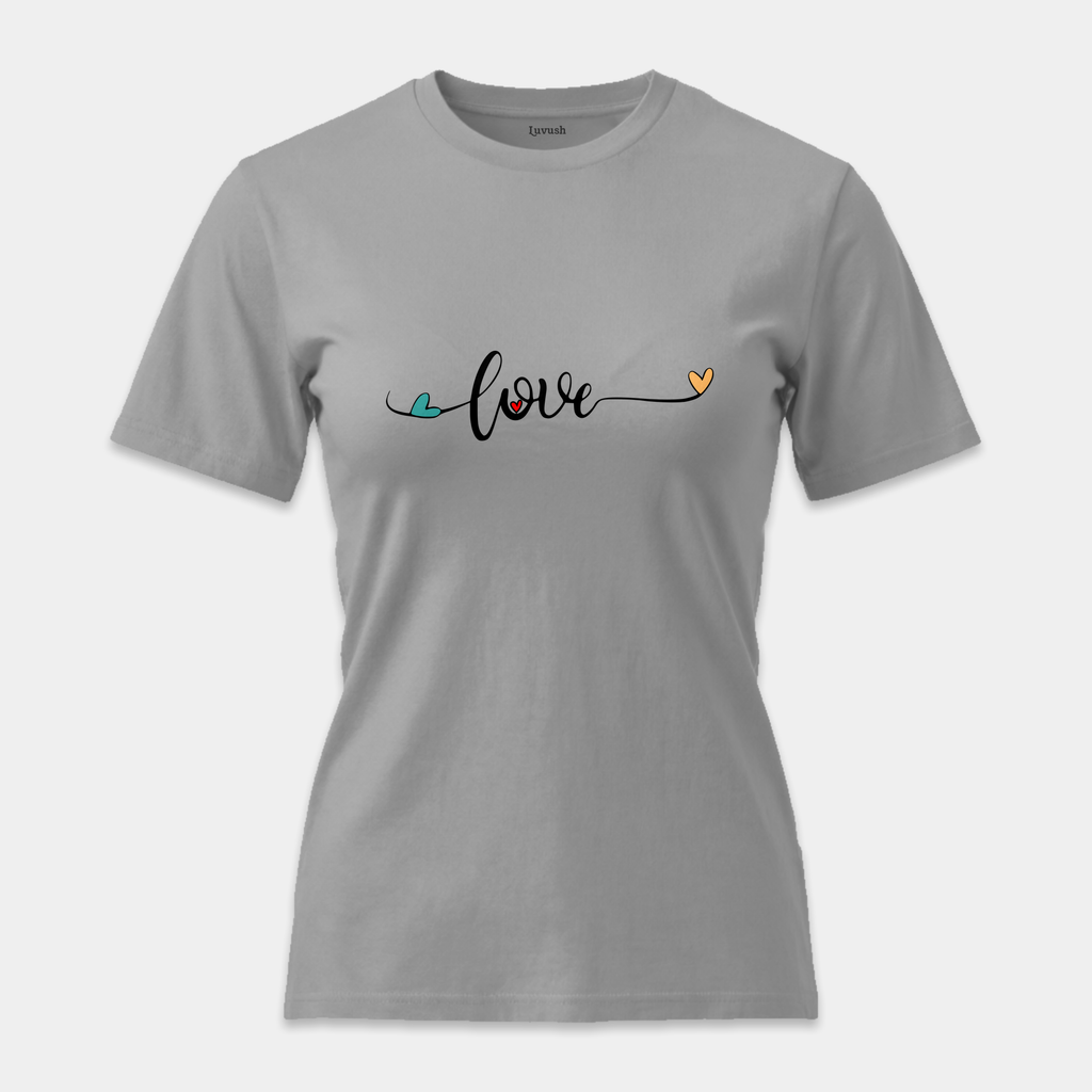 Camiseta Love Corazones Script