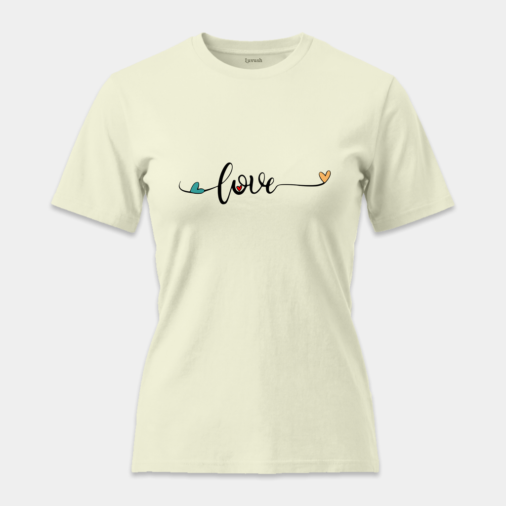 Camiseta Love Corazones Script