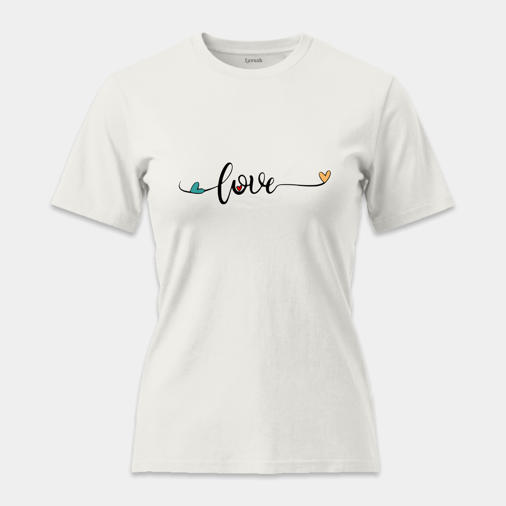 Camiseta Love Corazones Script