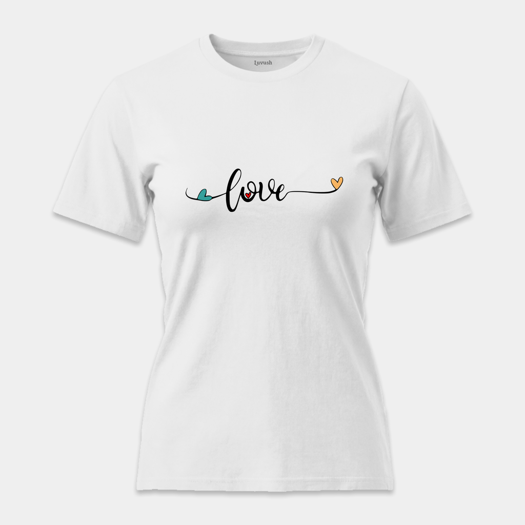 Camiseta Love Corazones Script